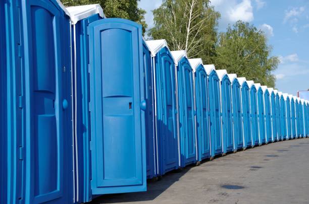 Porta potty delivery and setup in Castle Rock, WA